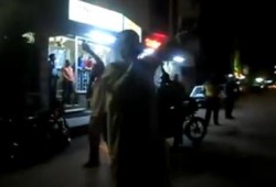 بالفيديو.. وقفة مفاجئة لثوار الاقصر بالقرب من مديرية الامن امام المستشفى الدولى