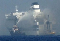 عهد السفاح : نشوب حريق هائل بـ"لنش" تابع لتوكيل ملاحى بقناة السويس ببورسعيد