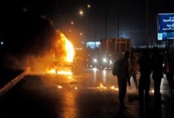 مجهولون يشعلون النيران في سيارة تابعة لقسم شرطة الضواحي