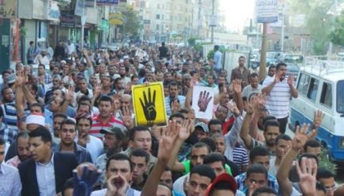 ثوار الجيزة يتظاهرون بـ"الكنيسة" ضمن فعاليات جمعة  "الله أكبر..عيدنا نصر".