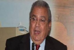 وزير الثقافة بحكومة "السيسي" يهاجم الحجاب ويدافع عن الصور العارية