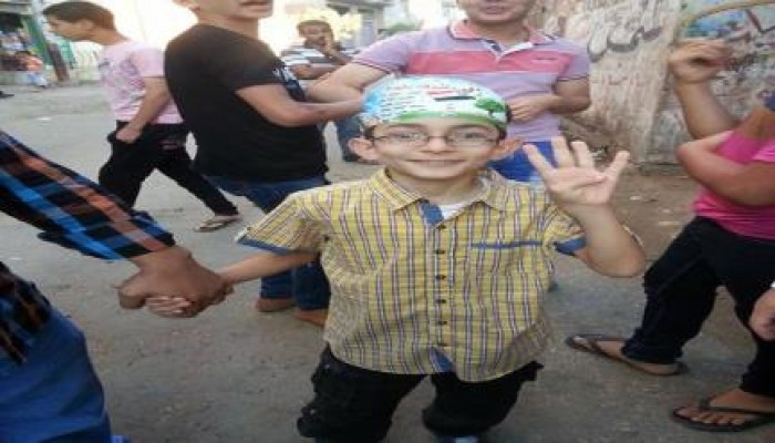 لافتات وكابات العيد بأسماء المعتقلين والشهداء في دمياط