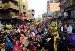 أحرار أمبابة يرفعون صور الرئيس مرسي ويطالبون  بالقصاص