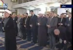 بالفيديو : سفاح سوريا وزبانيته لا يعرفون الصلاة