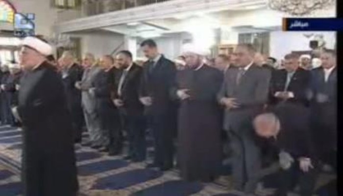 بالفيديو : سفاح سوريا وزبانيته لا يعرفون الصلاة