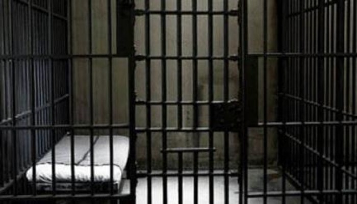 أهالى  معتقلين يشكون سوء المعاملة داخل سجن فارسكور بمصر