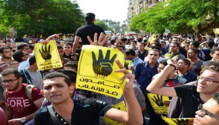 بوابات مصفحة لمنع مسيرات الطلاب الرافضة للانقلاب بجامعة عين شمس