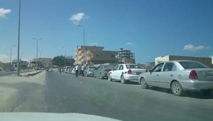 بالصور استمرار ازمة الوقود بشمال سيناء غقب انتهاء اجازة عيد الاضحى