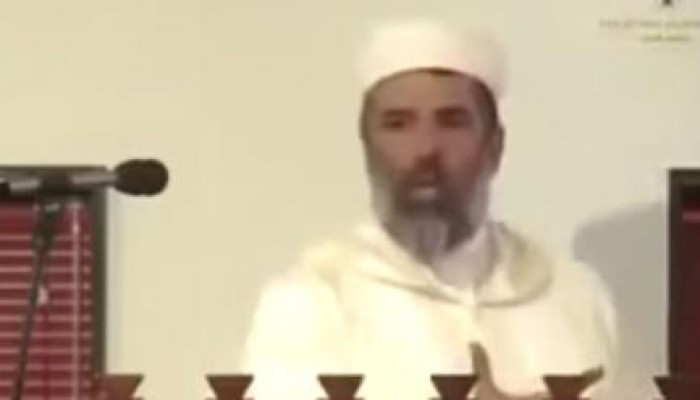 بالفيديو .. رسائل قوية من إمام مغربي لشيوخ السلطان في مصر والخليج