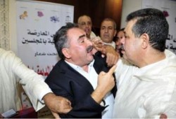 برلمانيان مغربيان معارضان يتبادلان العض والضرب