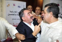 برلمانيان مغربيان معارضان يتبادلان العض والضرب