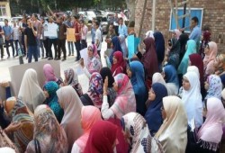 بالصور .. تظاهرات حاشدة لطلاب ضد الانقلاب بالمجمع الطبى بجامعة الاسكندرية