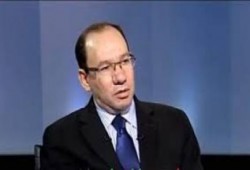 وائل قنديل: قناة السويس تحت تهديد الحوثيين.. فأين الانقلابي ؟!