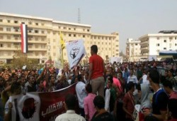 بالصور..مسيرة حاشدة تزلزل جامعة بني سويف في أول أيام العام الدراسي