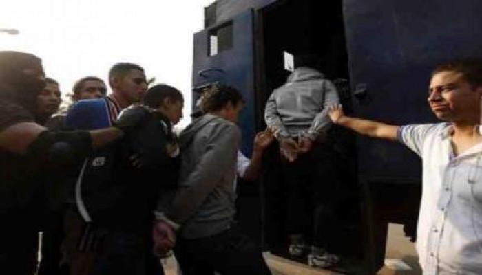 بالأسماء.. اعتقال 5 طلاب ومداهمة منازل العشرات في أسيوط