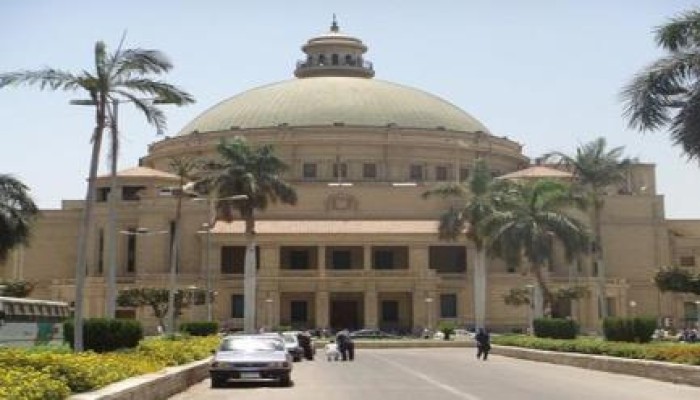 امن الانقلاب يقتحم جامعة القاهرة ويخليها من الطلاب والموظفين