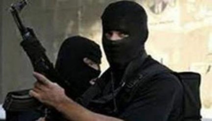 سطو مسلح على سيارة تحمل أرباح العاملين بـ«كهرباء أبو قير»‎ والأمن يطارد الطلاب!