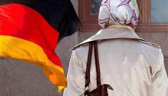 فى عصر الانقلاب: الاعتداء بالضرب على امرأة مسلمة ببلجيكا ونزع حجابها
