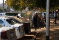 فيديو.. لحظة إلقاء مياه قذرة وضرب مرتضى منصور من ألتراس الزمالك