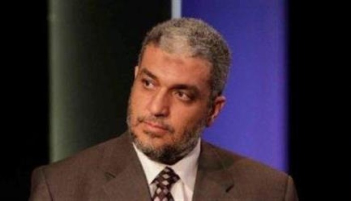 أحمد رامي: أين المساءلة لمن تسبب في قتل 30 مصريًّا اليوم بطريق أسوان؟