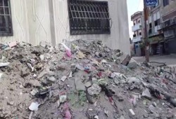 بالصور .. المكتبة العامة بالعريش تتحول إلي " مقلب زبالة " !