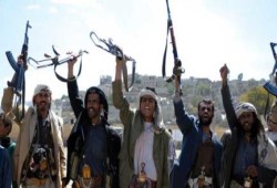 الحوثيون يقتربون من السيطرة على مضيق باب المندب