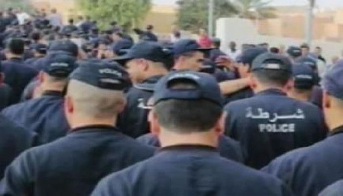 فيديو .. الشرطة تتظاهر لأول مرة في الجزائر