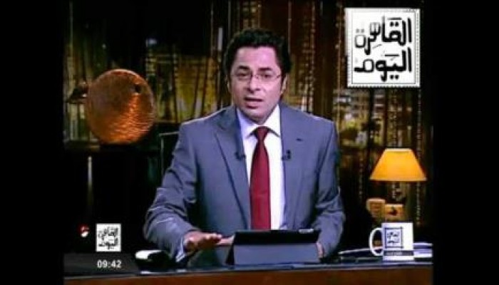 مرتضى يهين الانقلابي أبو بكر قائلا : أنا مش بصبغ شعرى زيك يا خمورجى يا خرع (فيديو)