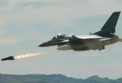 الأسوشيتدبرس: طائرات مصرية تقصف مواقع ثوار بنغازى