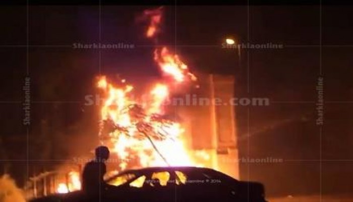 بالصور .. مجهولون يضرومون النار في مبني الأمن بجامعة الزقازيق