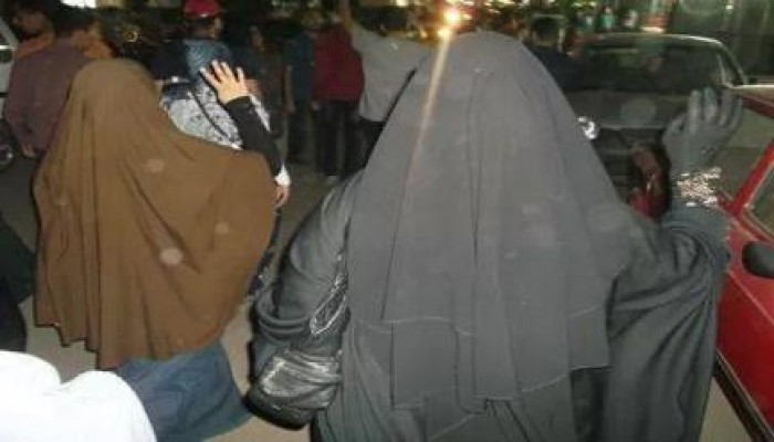 ثوار الإسماعيلية يهتفون: "أمن الدولة كلاب الدولة"