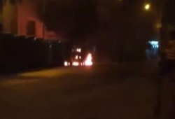 بالفيديو .. إضرام النيران في 11 سيارة تابعة لشركة فالكون رداً علي مجزرة هندسة