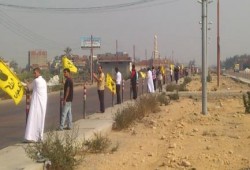 سلسلة بشرية على الطريق الزراعى بأبوحمص ضد الانقلاب العسكري