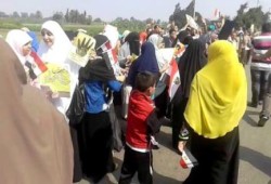 الدقهلية: بالصور سلسلة بشرية حاشدة تتحول لمسيرة بأجا