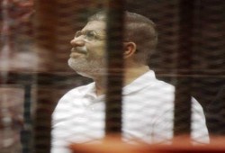 الرئيس مرسي للثوار: اثبتوا.. الانقلاب إلى زوال