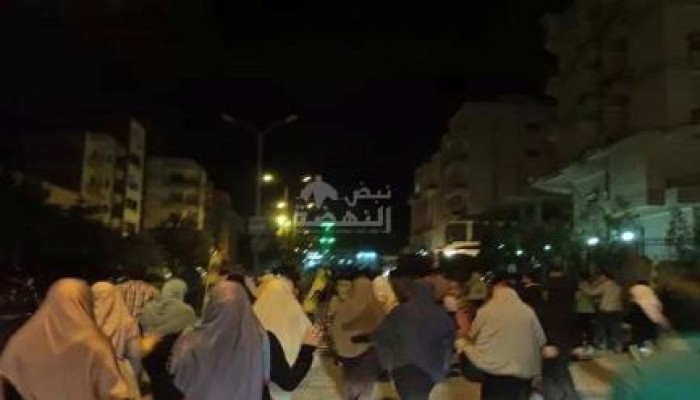 مسيرة ليلية بأكتوبر تحرق علم "الكيان الصهيوني"