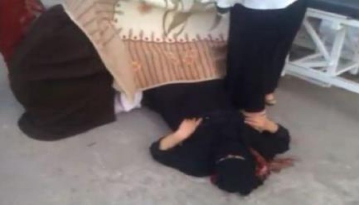 بالفيديو.. فضيحة غير مسبوقة: سيدة تلد على الأسفلت بعد طردها من "مستشفى حكومي"