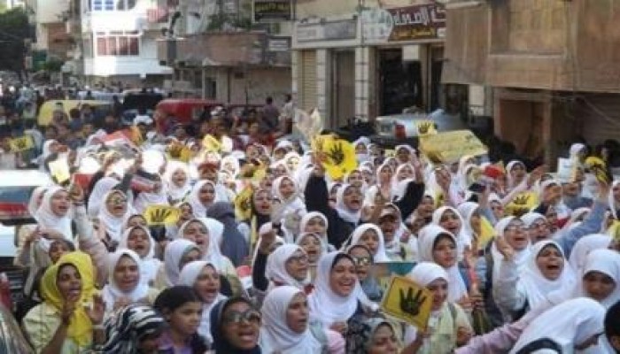 وقفة لطلاب الميمون في بني سويف تنديدًا بقمع الحراك الطلابي
