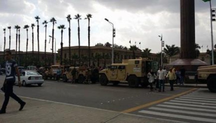 ميلشيات الجيش والشرطة تحاصر جامعة القاهرة لقمع ثورة الطلاب