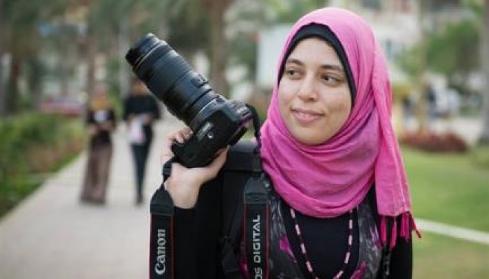 وكيل كلية طب القصر العيني تصفع مصورة صحفية على وجهها