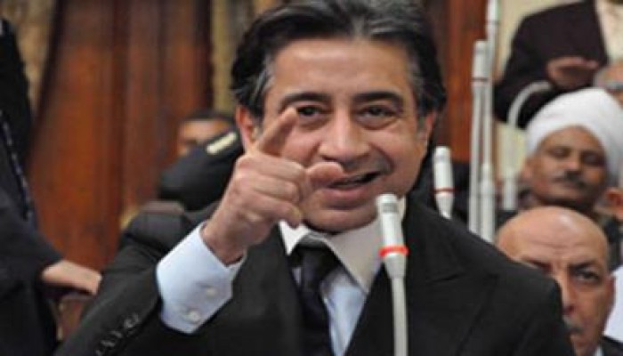 توقف "الدخيلة" وفرض رسوم علي واردات الحديد.. تمهد لعودة قبضة "عز"