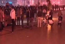 نشطاء يتظاهرون أعلى كوبري أكتوبر تضامنًا مع المعتقلين السياسيين