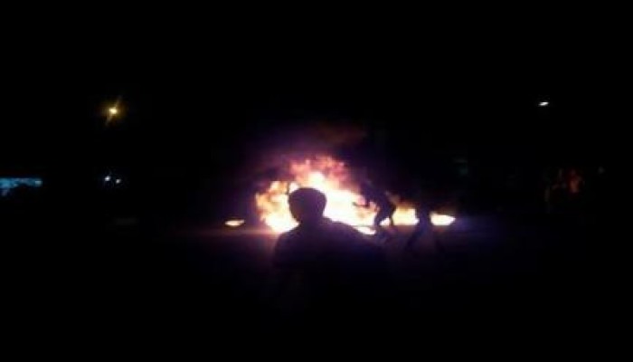 مجهولون يقطعون طريق صلاح سالم بوسط مدينة بني سويف