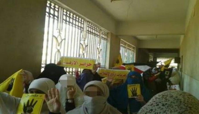 بالصور .. طالبات كلية الدرسات اسلامية بنات بكفرالشيخ ينظمن مسيرة حاشدة داخل حرم الكلية