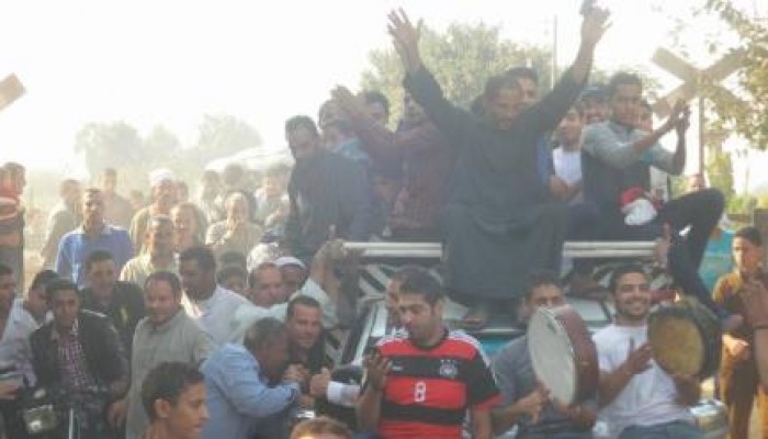 بالصور.. أهالي العدوة ينتفضون لاستقبال 5 من الأحرار المفرج عنهم