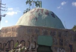 متطرفون صهاينة يدنسون مقاماً إسلامياً غرب طولكرم