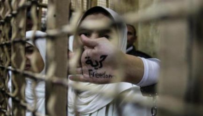 التنسيقية المصرية: معتقلات "القناطر" يواجهن انتهاكات جسيمة