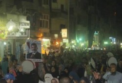 المصريون يتحدون العسكر ويؤكدون إصرارهم على إسقاط الانقلاب