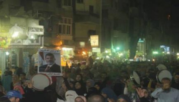 المصريون يتحدون العسكر ويؤكدون إصرارهم على إسقاط الانقلاب