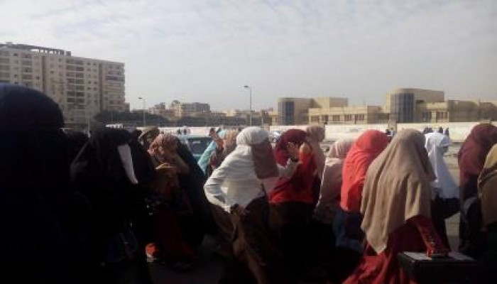 طالبات ضد الانقلاب الأزهر يتظاهرن بمدينة نصر تنديداً باختطاف الطالبة علياء